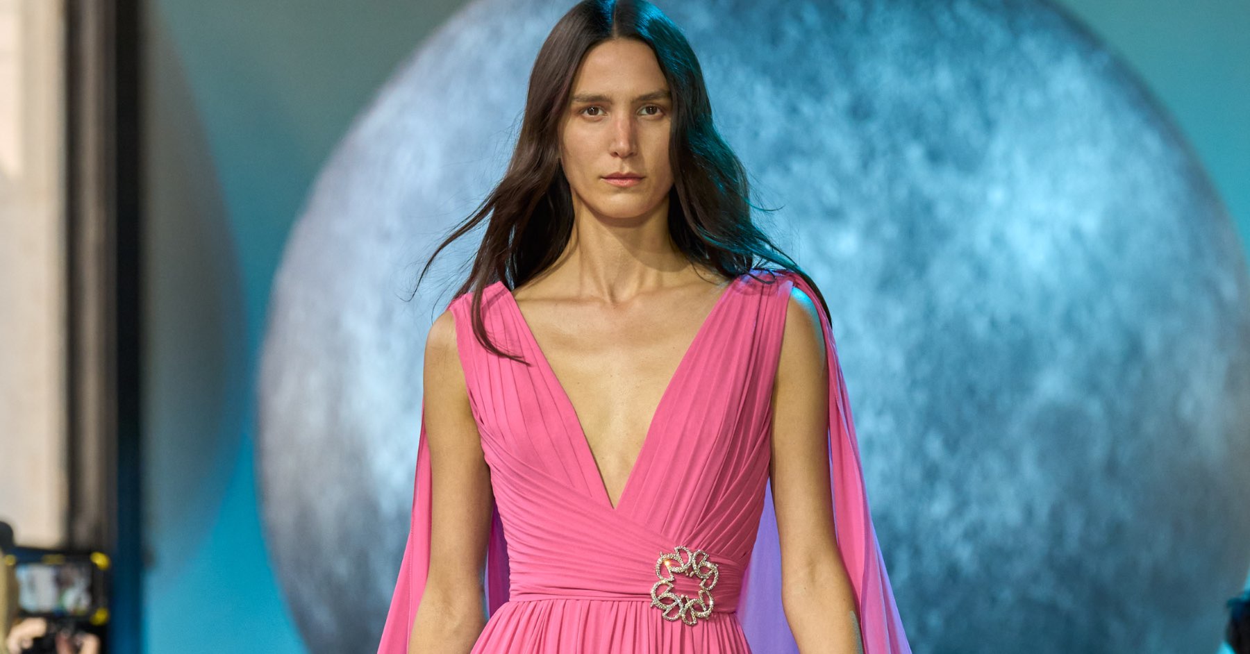 ELIE SAAB READY-TO-WEAR SS24 კოლექცია ბრენდის ახალ ხედვას განსაზღვრავს