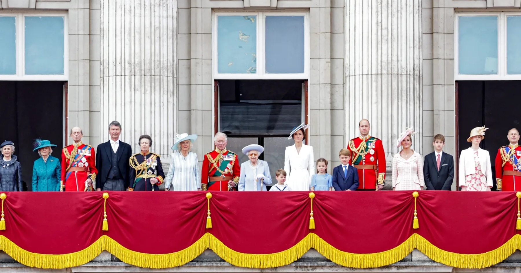 დიდი ბრიტანეთის სამეფო ოჯახი Trooping the Colour ცერემონიას დაესწრო