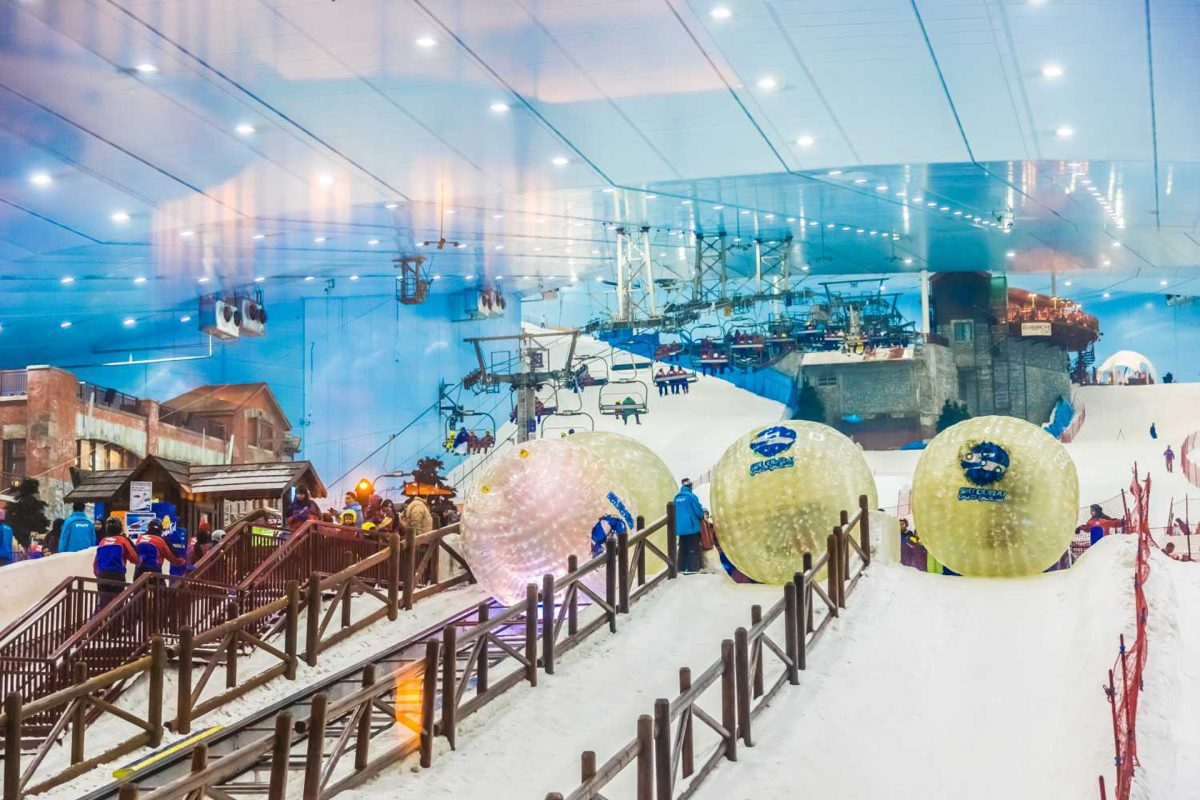 ski,indoor skiing,dubai mall,uae,emirates,