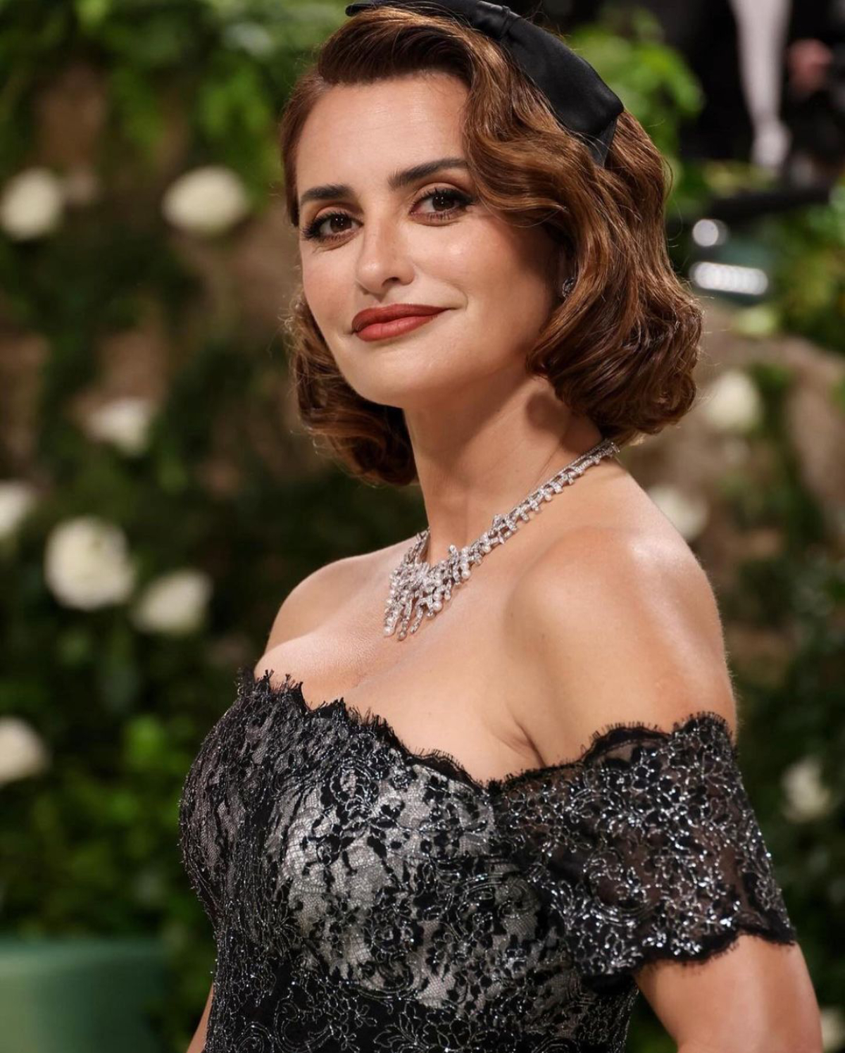 პენელოპა კრუზი, მეტ გალა, მეთ გალა, met gala 2024, penelope cruz, moroccan oil, მოროკონ ოილი