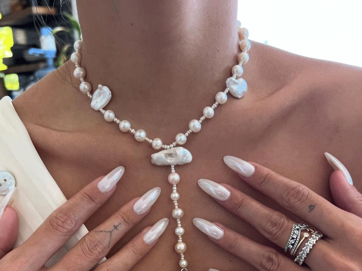  Manicure, Hailey Bieber, Champagne Chrome