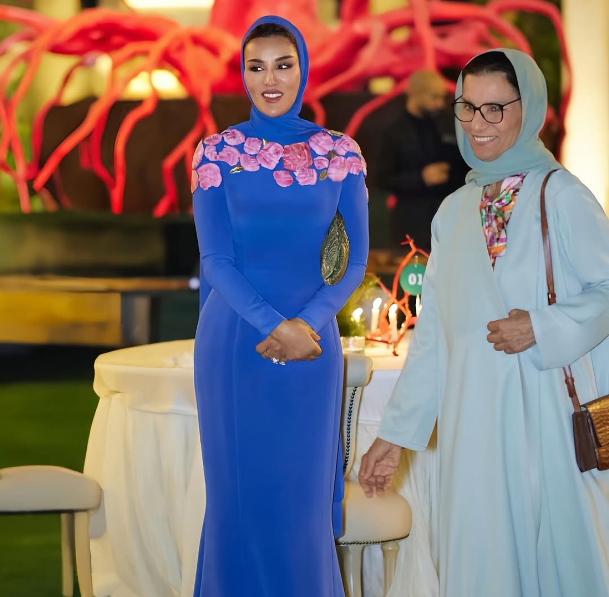 შეიხა მოზა ბინთ ნასერ ალ-მისნედი, Moza bint Nasser, კატარის სამეფო ოჯახი, Schiaparelli haute couture