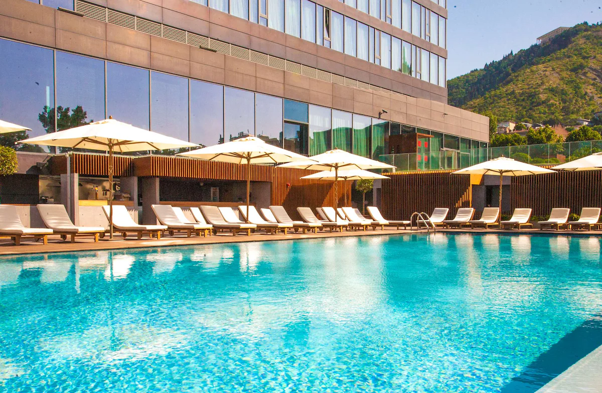 რედისონ ბლუ ივერია აუზი, Radisson Blu Ivera Pool, თბილისი გარე აუზი